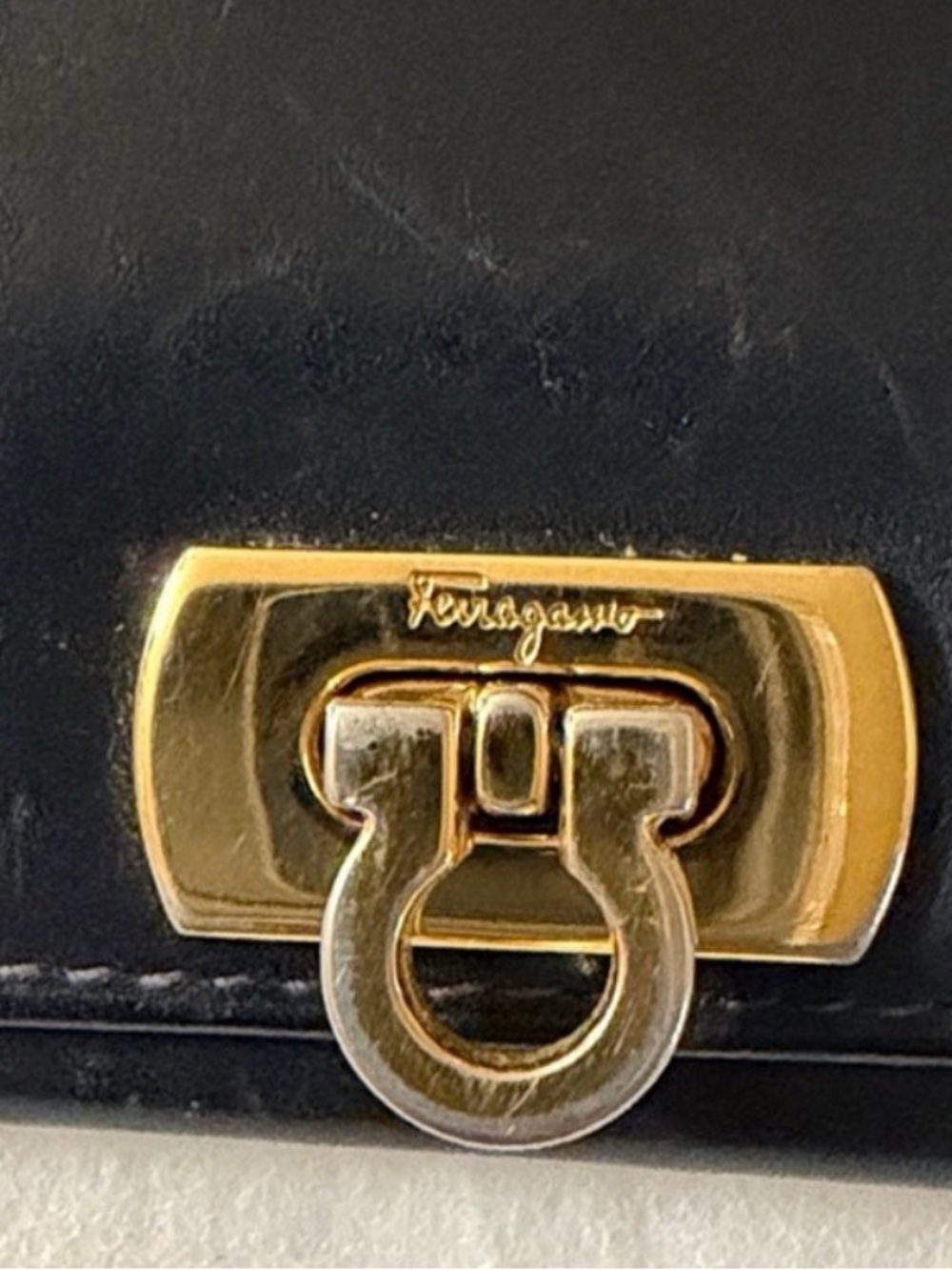 ✨ Authentic Salvatore Ferragamo Black Leather Wallet with unbranded Gold Chain ✨ - Picture 3 of 10